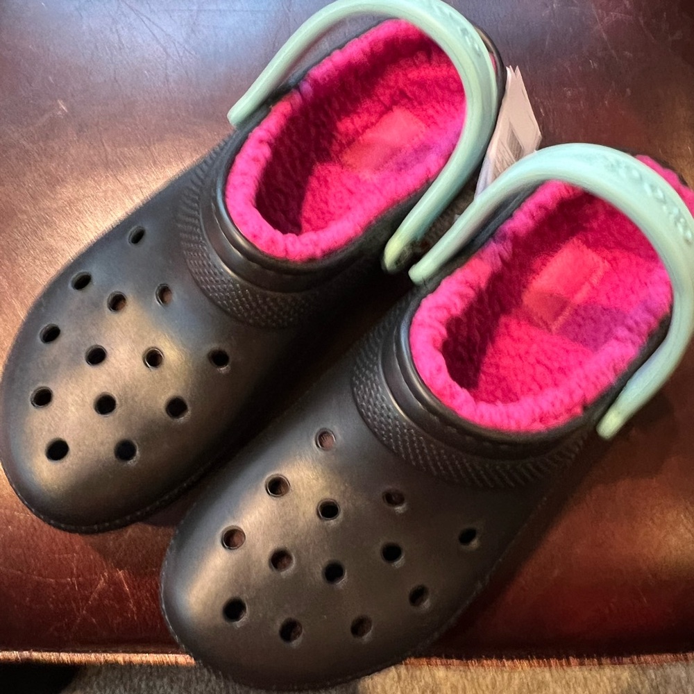 Crocs Men’s black fur lined - Picture 3 of 10